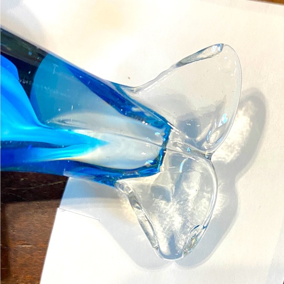 OCEAN MARINE LIFE ART GLASS DOLPHIN FIGURINE CLEAR WITH INTERIOR BLUE SWIRLS 4” - Picture 12 of 12